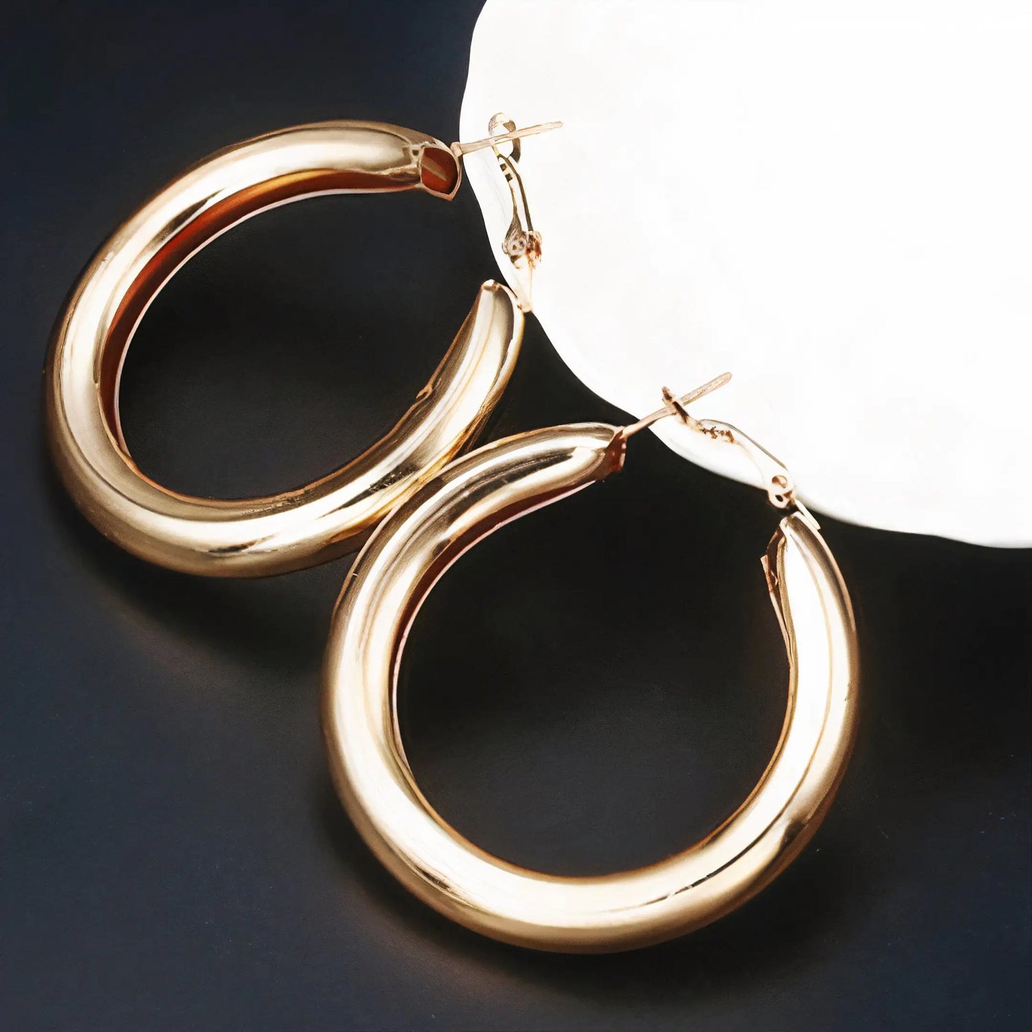 Aura Earrings – Radiant Glow with a Modern Twist