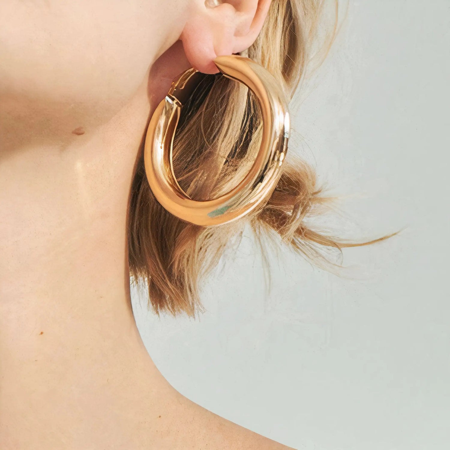 Aura Earrings – Radiant Glow with a Modern Twist